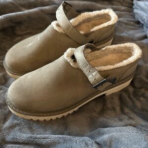 L.L. Bean clogs